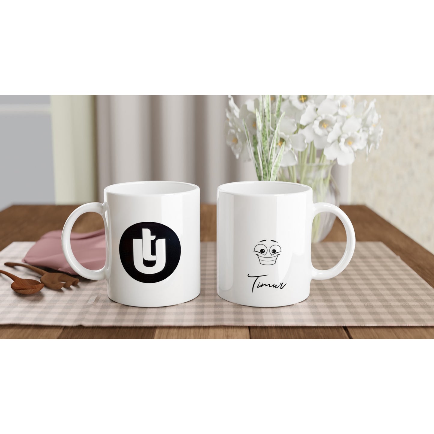 Weiße Keramiktasse mit Logo